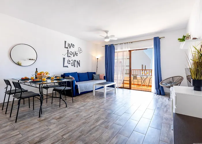 Bouganvillas Ocean View * 阿德耶